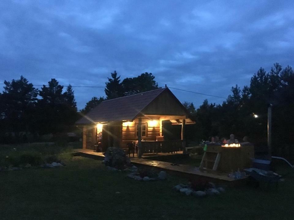 Maenniste Holiday Home Hiievalja Eksteriør bilde